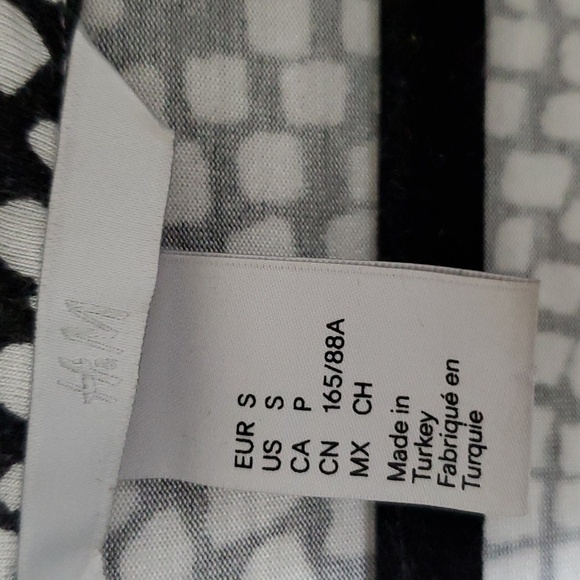 H&M Black and White Animal Print Pattern Bodycon V-Neck Dress Size S - Picture 5 of 8